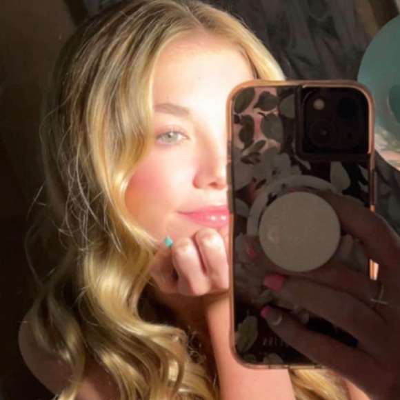 Meet your Posher, Desirae - Picture 1 of 1